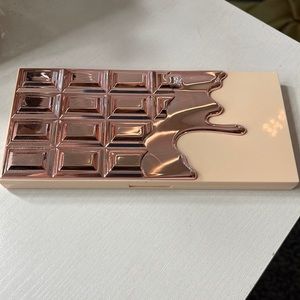 Marble Rose Gold Palette from I ❤️ Revolution